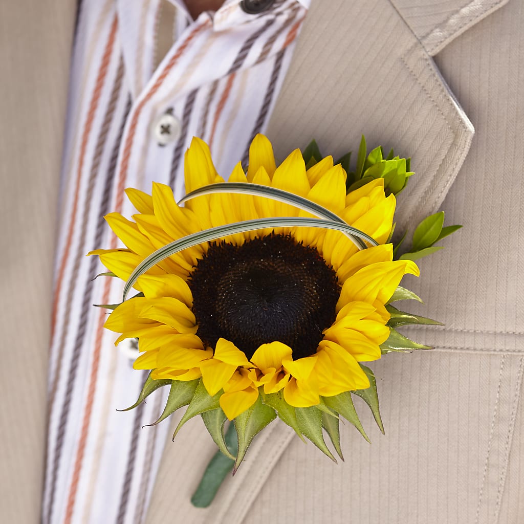 Free Spirit Boutonniere – My Enchanted Florist, Sandy Spring MD